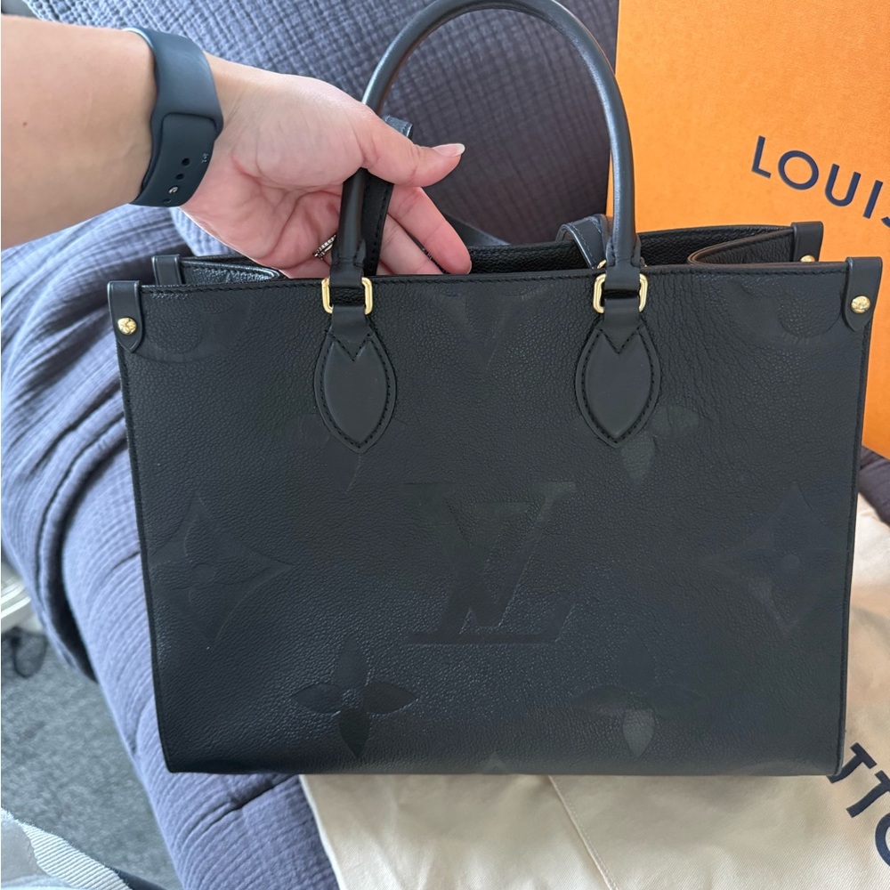 Louis Vuitton Black Monogram Onthego Tote Bag - Picture 6 of 11